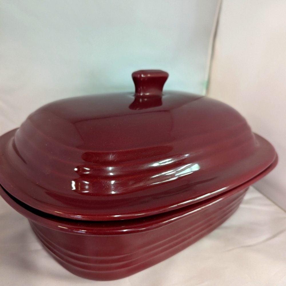 Pampered Chef burgundy ceramic casserole dish with lid 3.1 qt/ 3 L